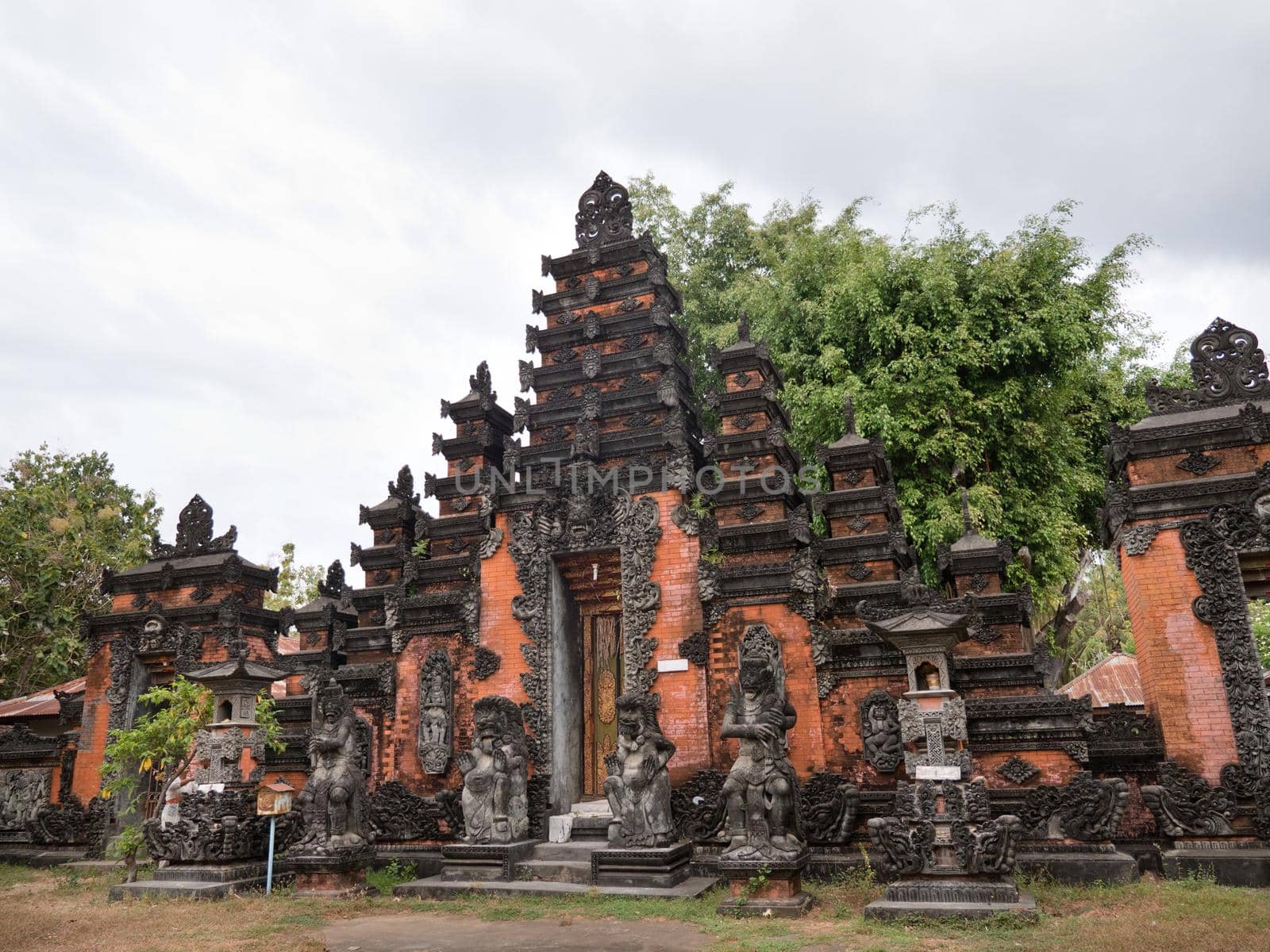 Hindu temple with statues of the gods on Bali island, Indonesia. Balinese Hindu Temple, old hindu architecture, Bali Architecture, Ancient design