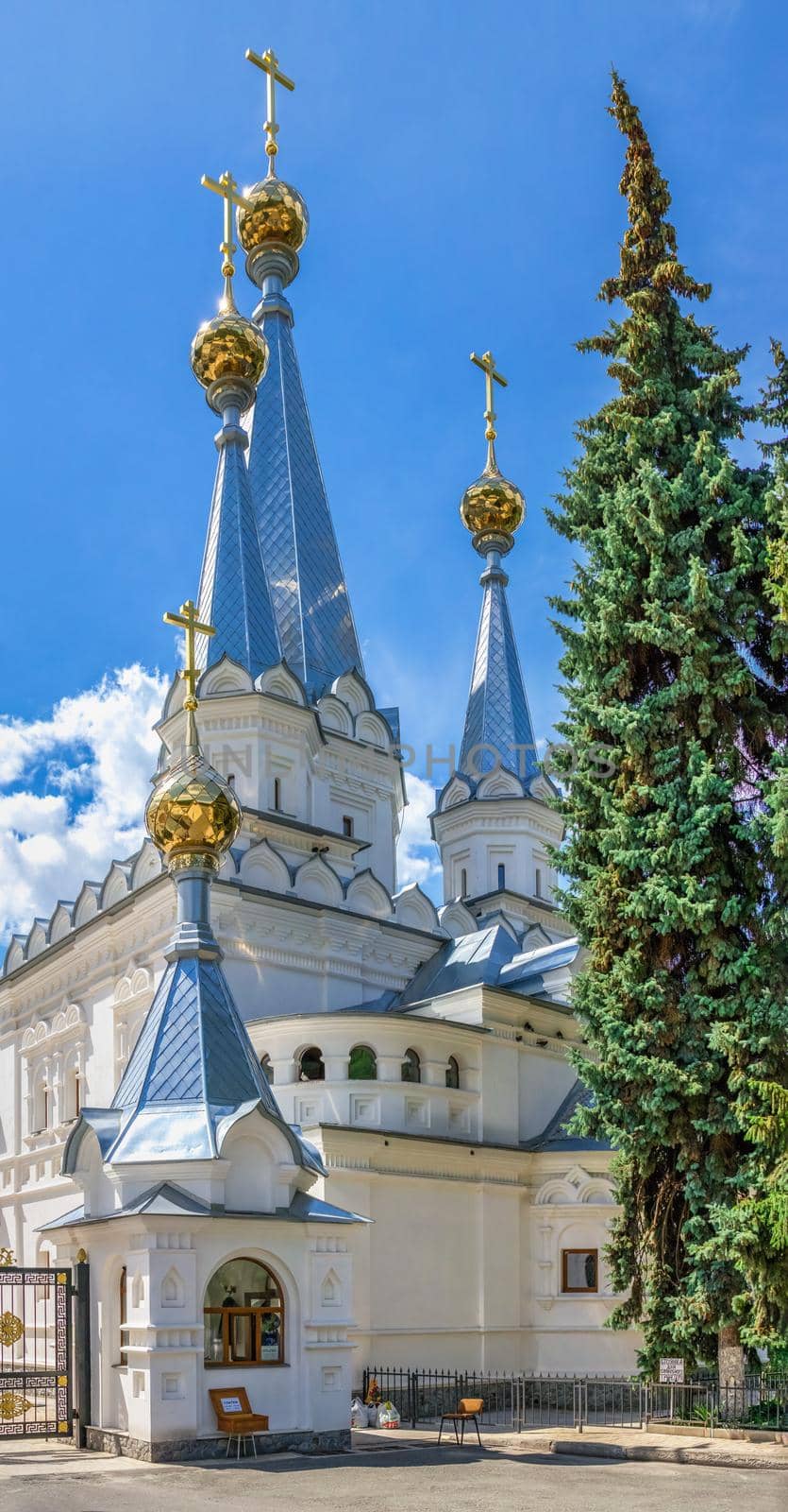 The main entrance to the Svyatogorsk Lavra in Ukraine by Multipedia