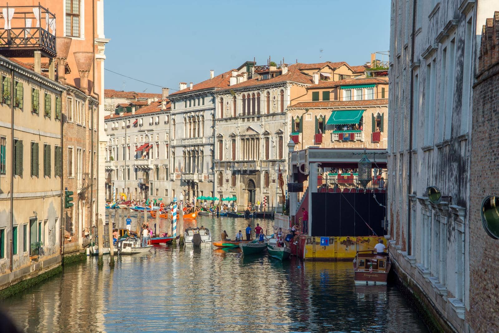 discovery of the city of Venice and its small canals and romantic alleys by shovag