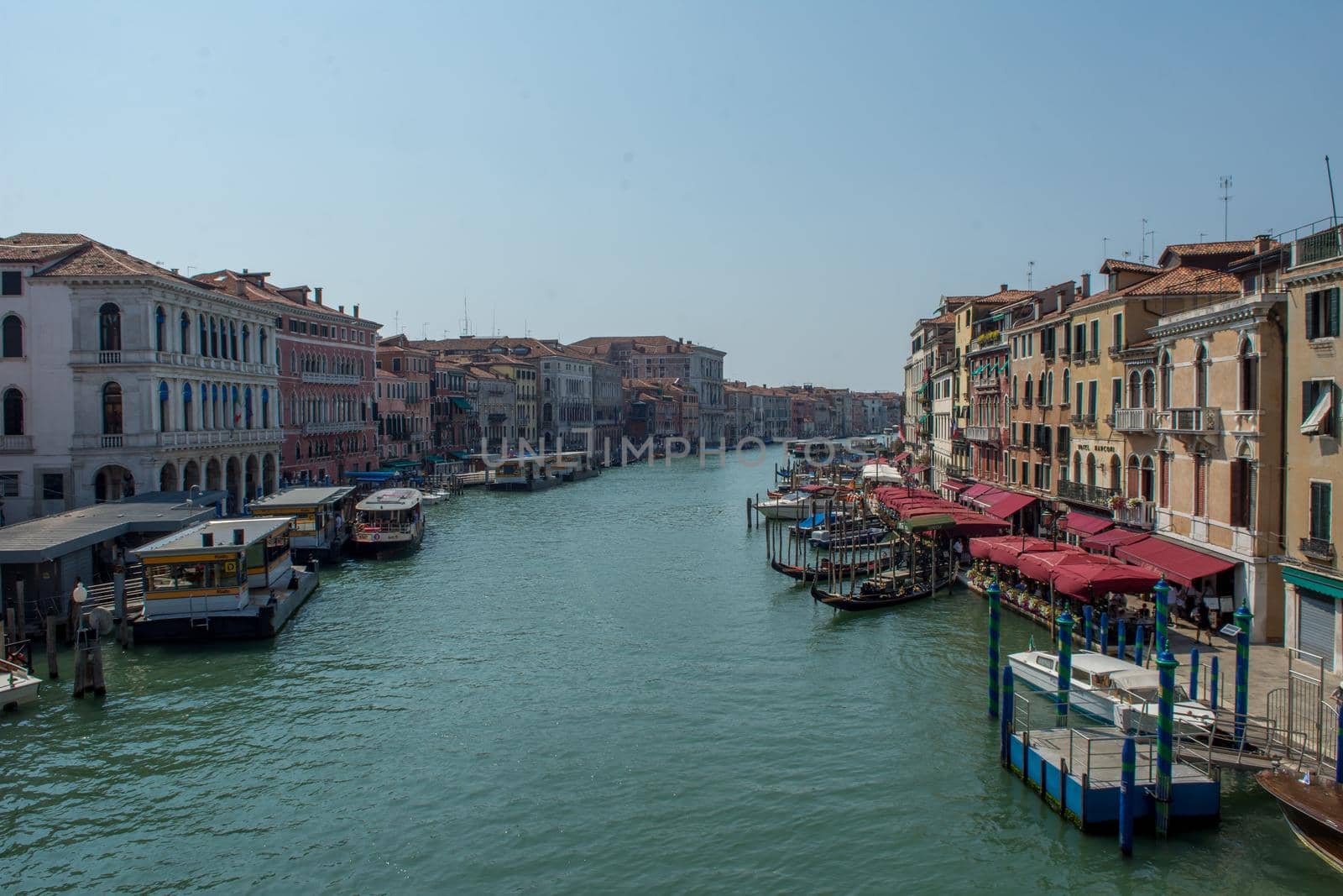 discovery of the city of Venice and its small canals and romantic alleys by shovag