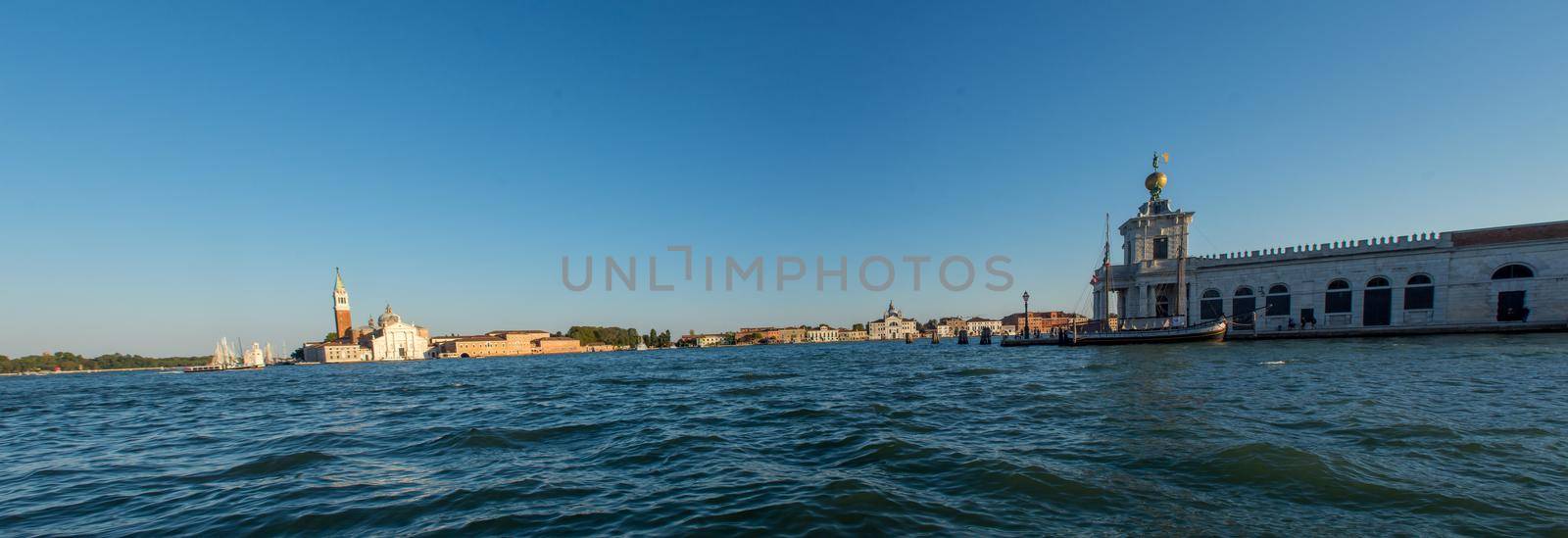 discovery of the city of Venice and its small canals and romantic alleys by shovag