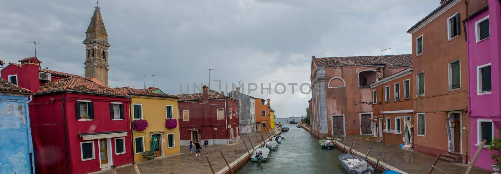 discovery of the city of Venice, Burano and its small canals and romantic alleys by shovag