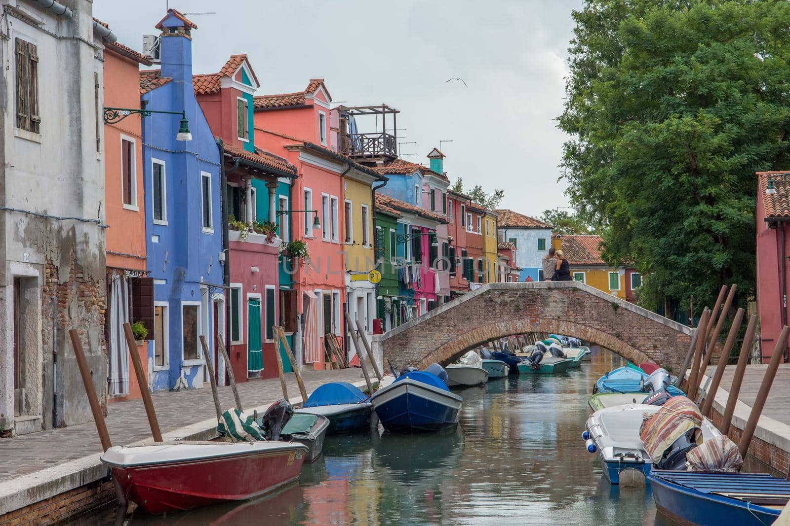 discovery of the city of Venice, Burano and its small canals and romantic alleys by shovag