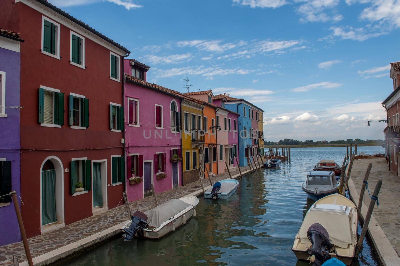 discovery of the city of Venice, Burano and its small canals and romantic alleys by shovag