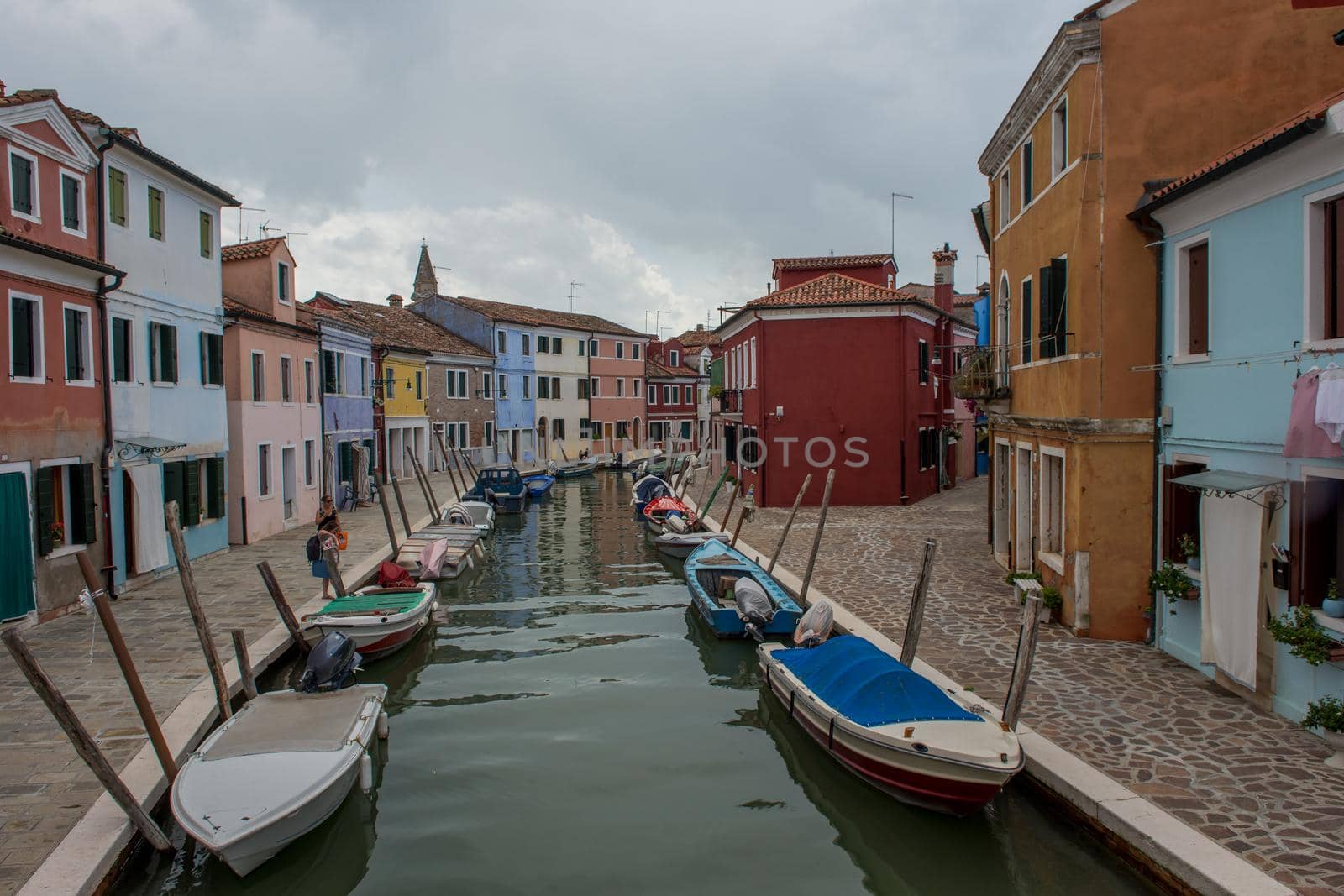 discovery of the city of Venice, Burano and its small canals and romantic alleys by shovag