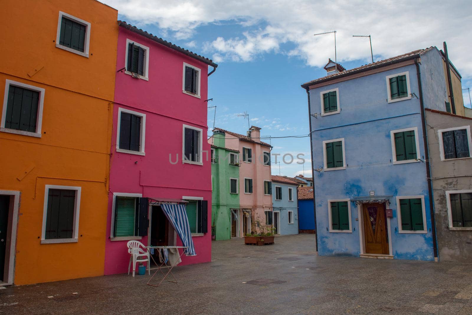 discovery of the city of Venice, Burano and its small canals and romantic alleys by shovag