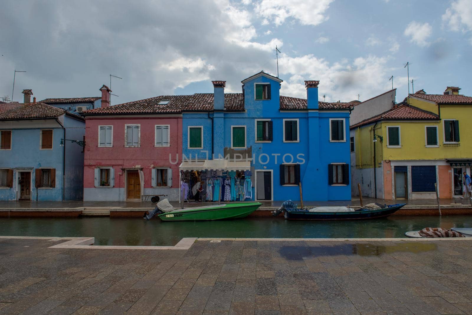 discovery of the city of Venice, Burano and its small canals and romantic alleys by shovag