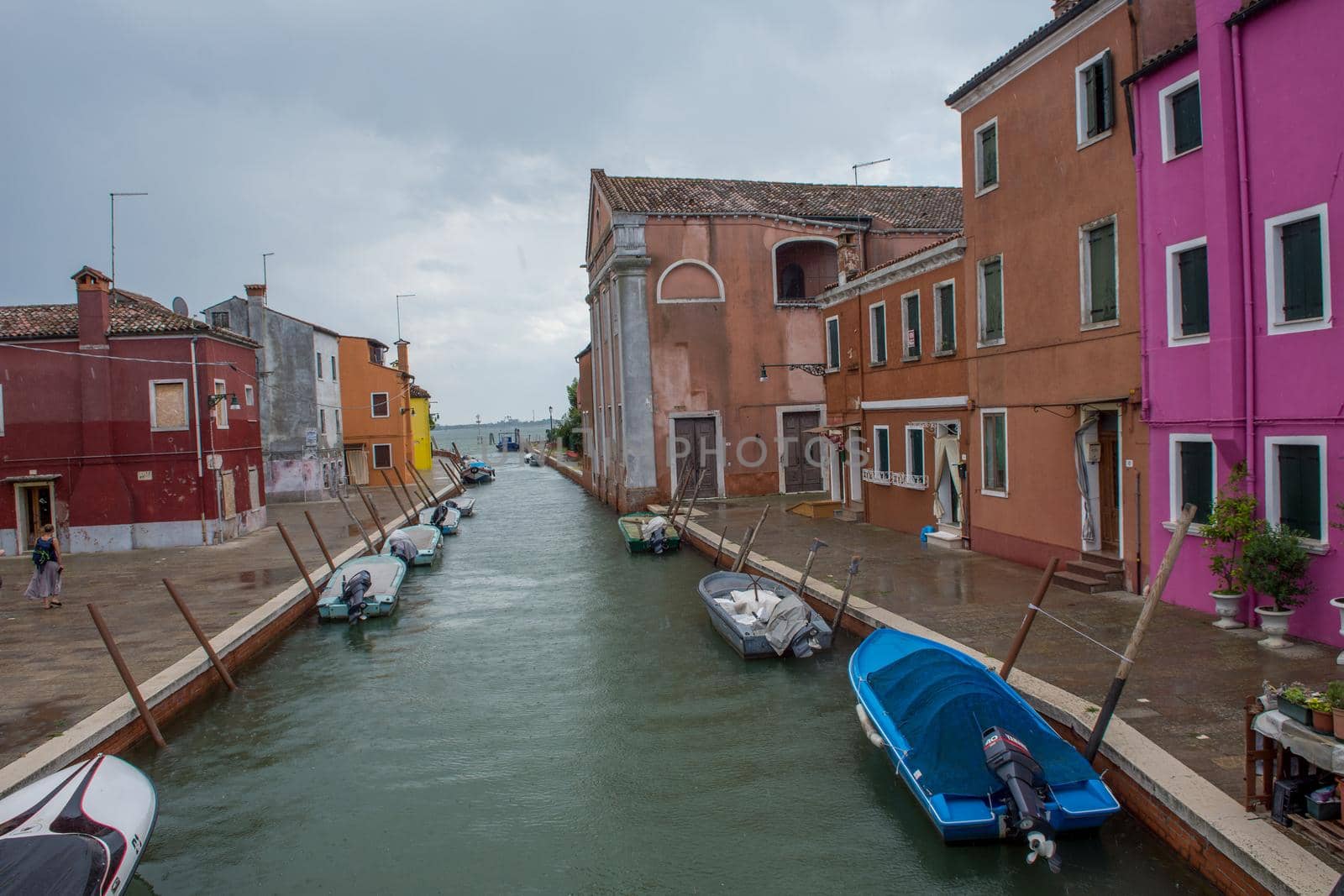 discovery of the city of Venice, Burano and its small canals and romantic alleys by shovag