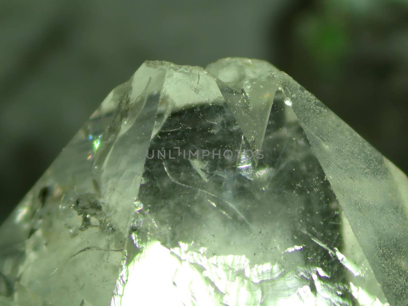 rock crystal, gemstone with pleochrism by Jochen