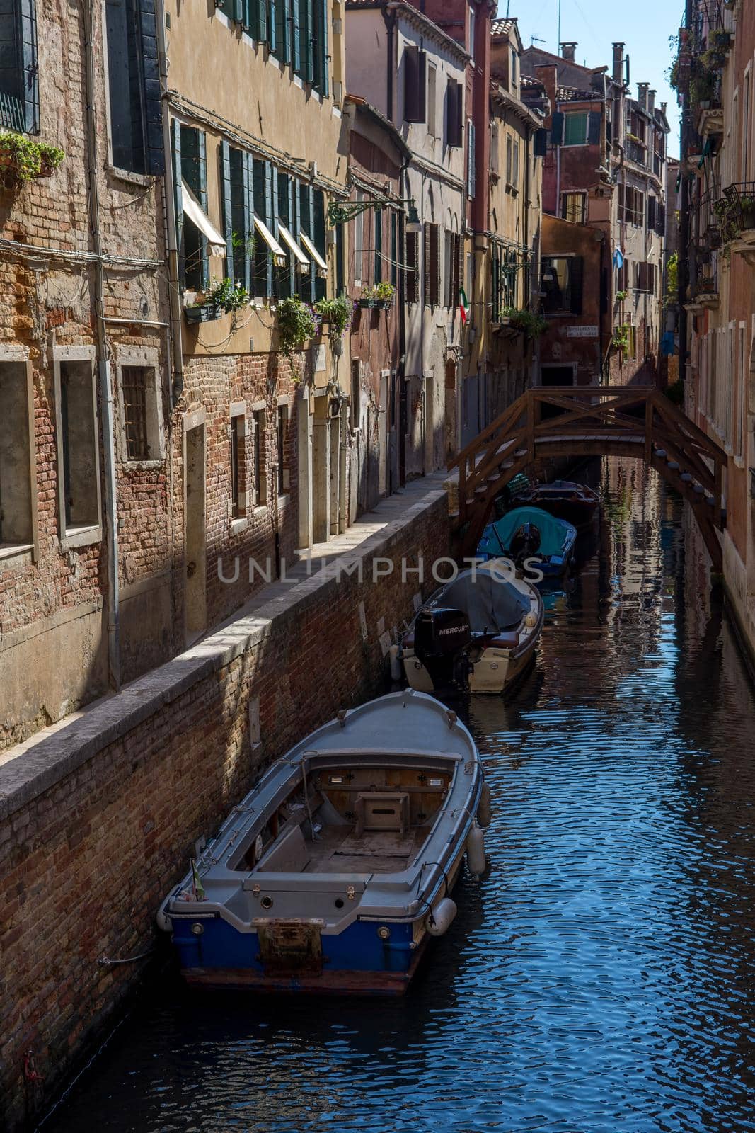 discovery of the city of Venice and its small canals and romantic alleys, Italy