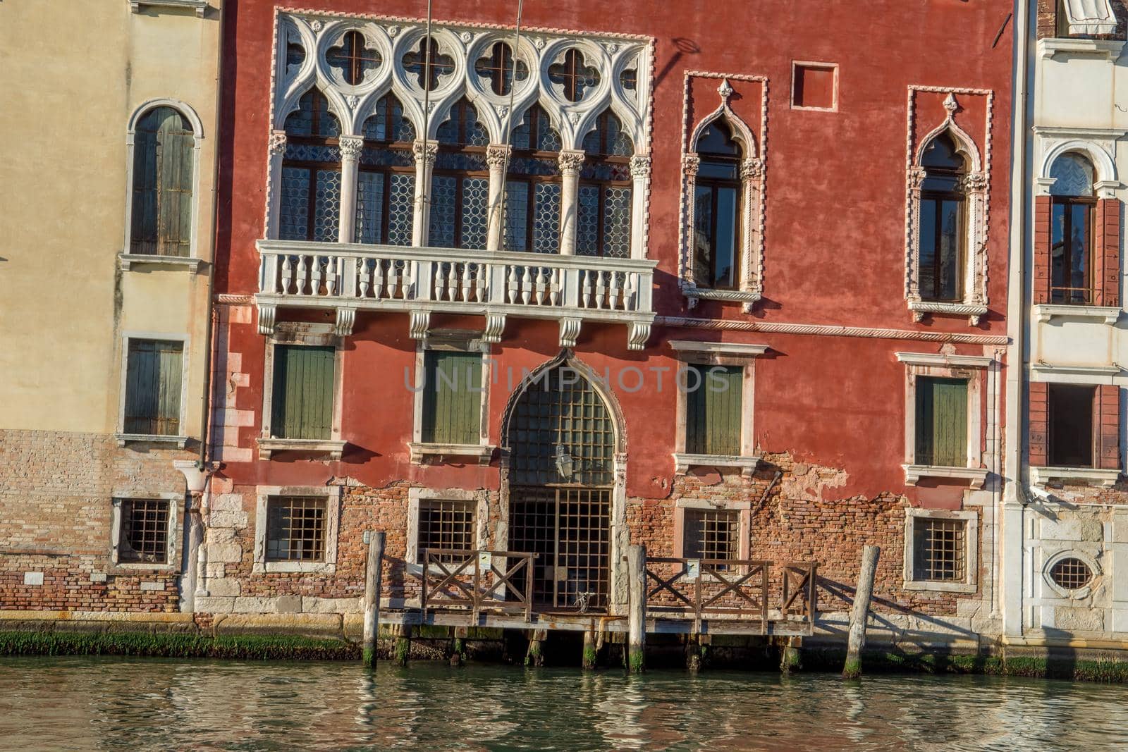 discovery of the city of Venice and its small canals and romantic alleys by shovag