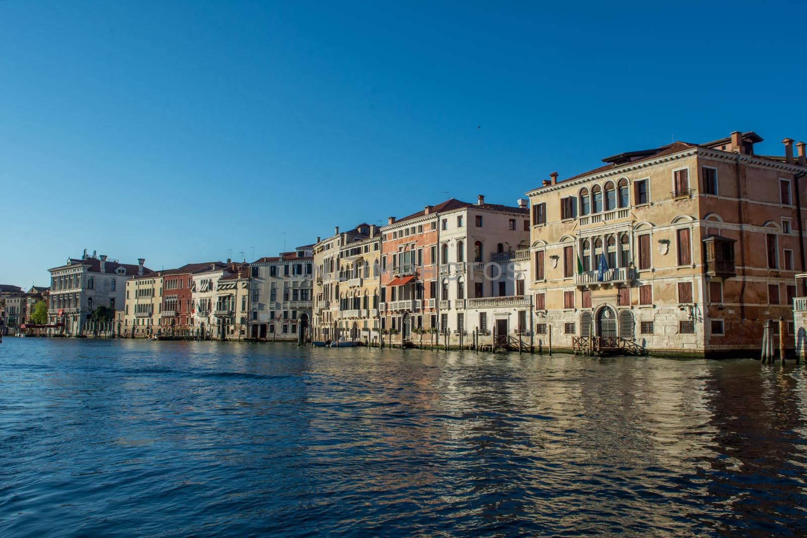 discovery of the city of Venice and its small canals and romantic alleys by shovag