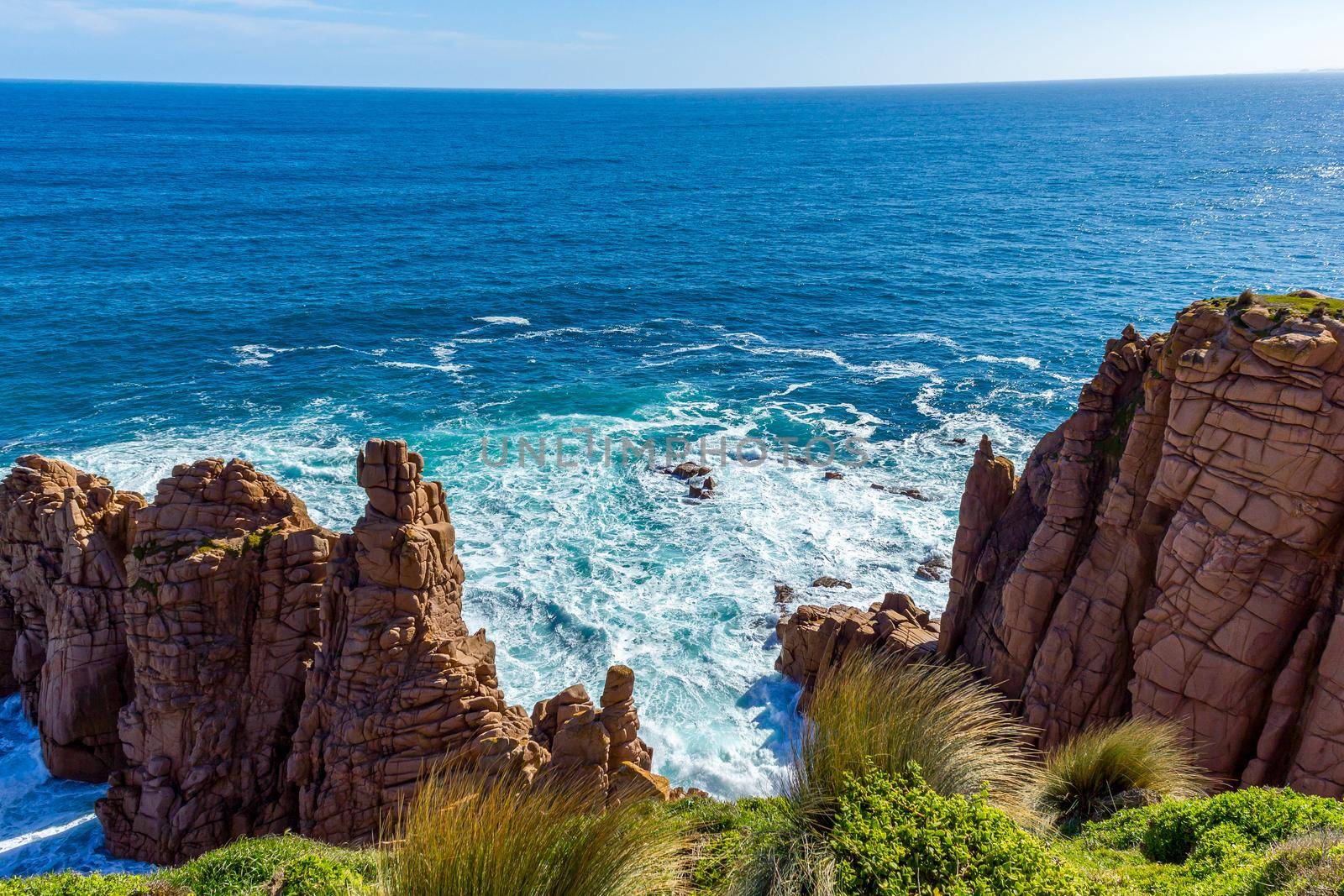 schöner Felsenstrand auf Phillip Island an einem sonnigen Tag, Australien