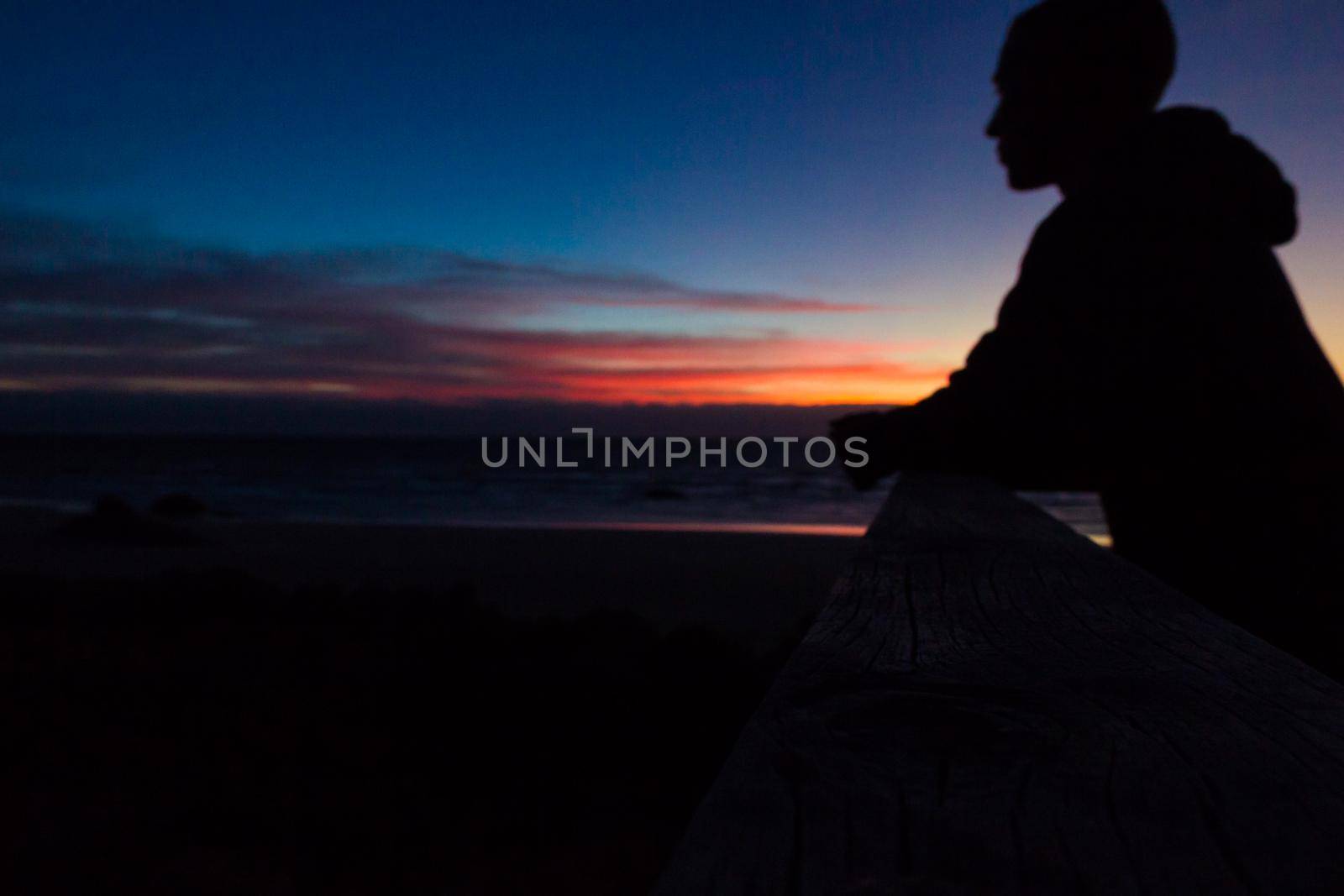 Silhouette of young man is looking at the sunset, Coorong-Nationalpark, South Australia