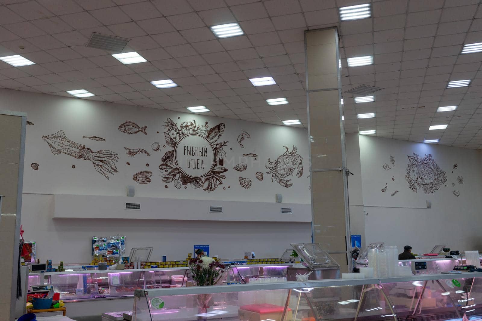 Петропавловск-Камчатский, Россия - октябрь 6, 2019: Fish market premises with storefronts and products.