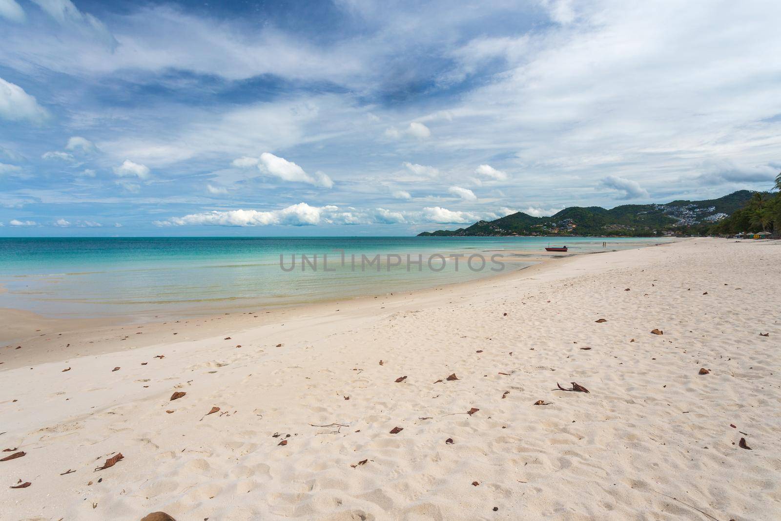 White sand beach Chaweng Beach, Koh Samui, Thailand. After Covid had no tourists Make the sea complete ecological recovery ,nature balance