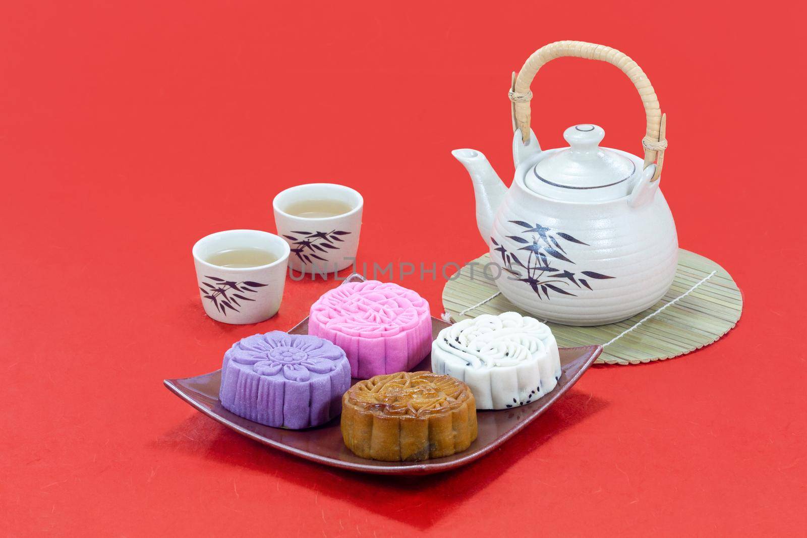 Mooncake with Tea in Mid-Autumn Festival