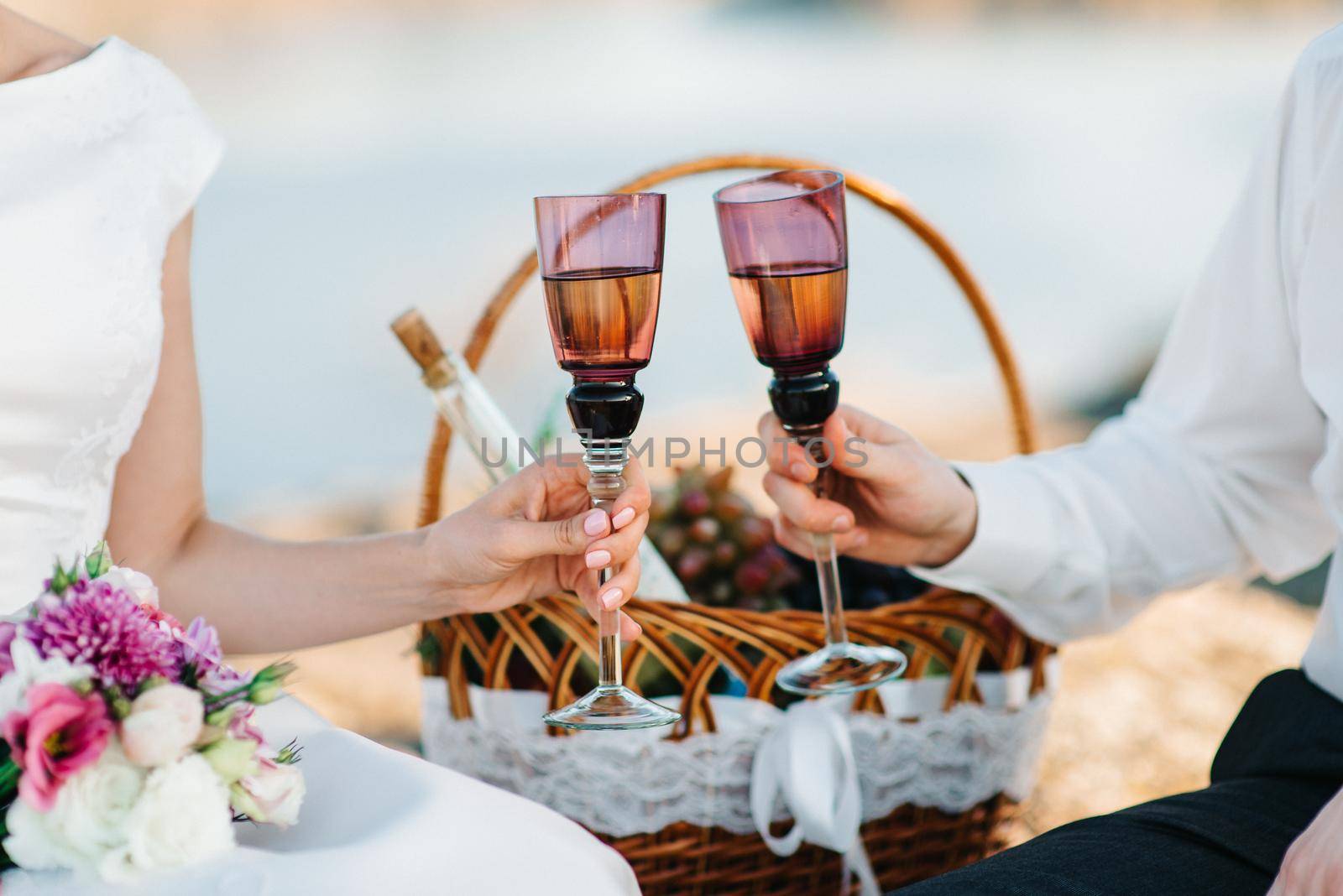 wedding glasses for wine and champagne by Andreua