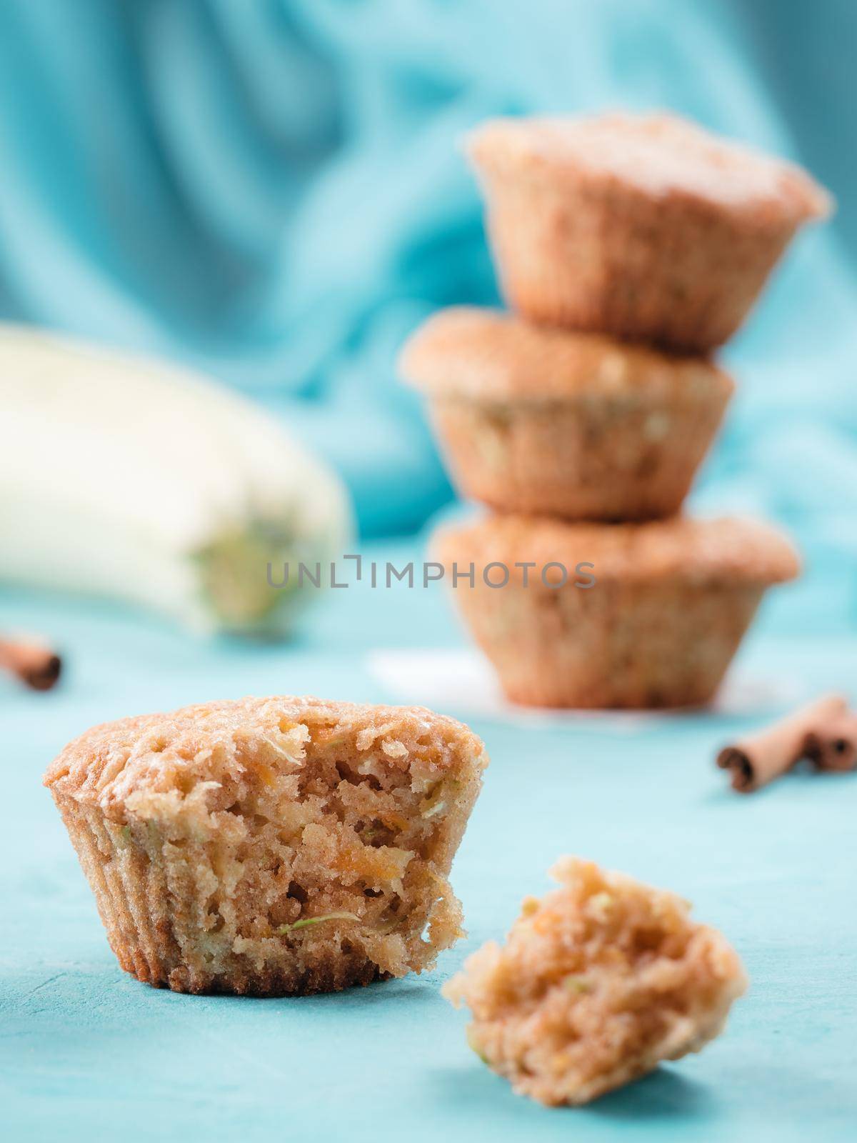 Muffins with zucchini, carrots, apple and cinnamon by fascinadora