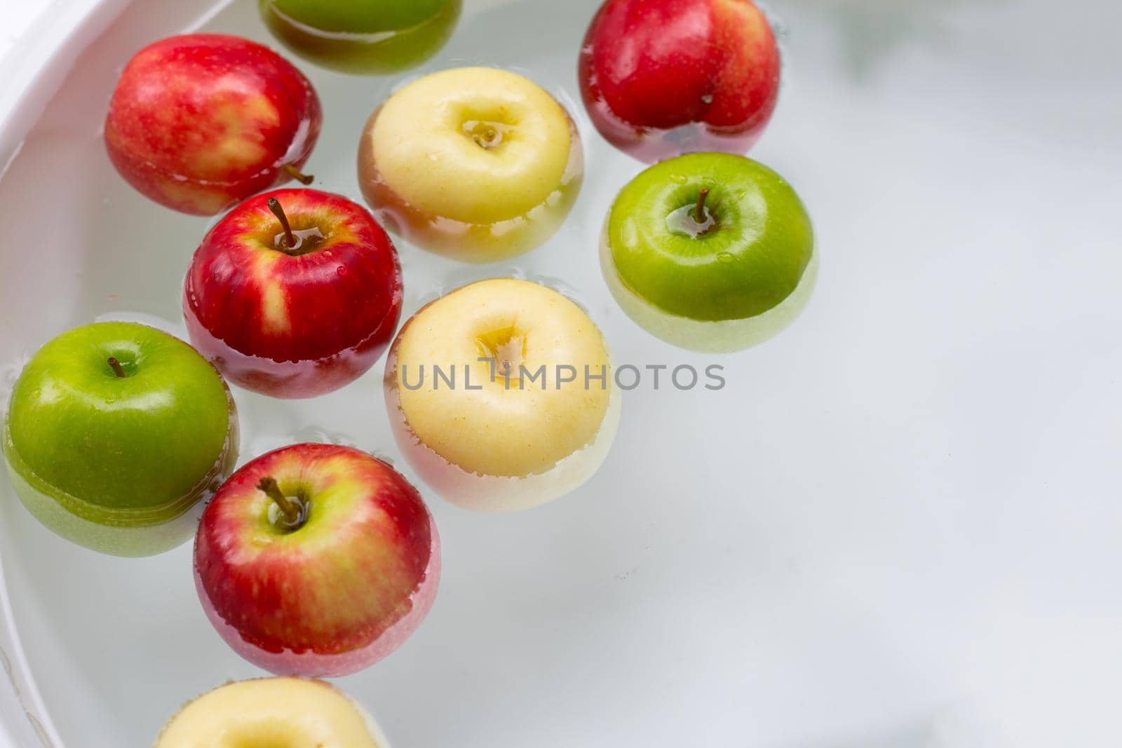 Washing fresh apples in the water