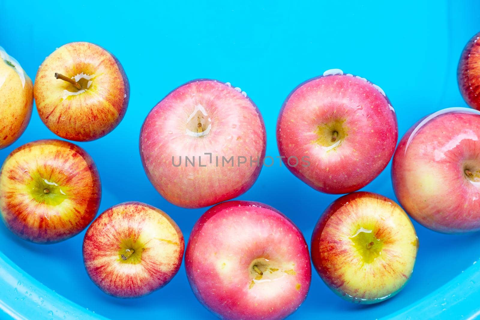 Washing fresh apples in the water