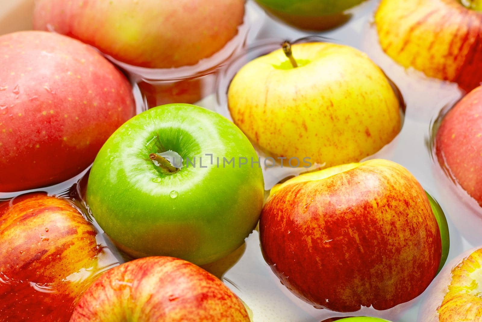 Washing fresh apples in the water