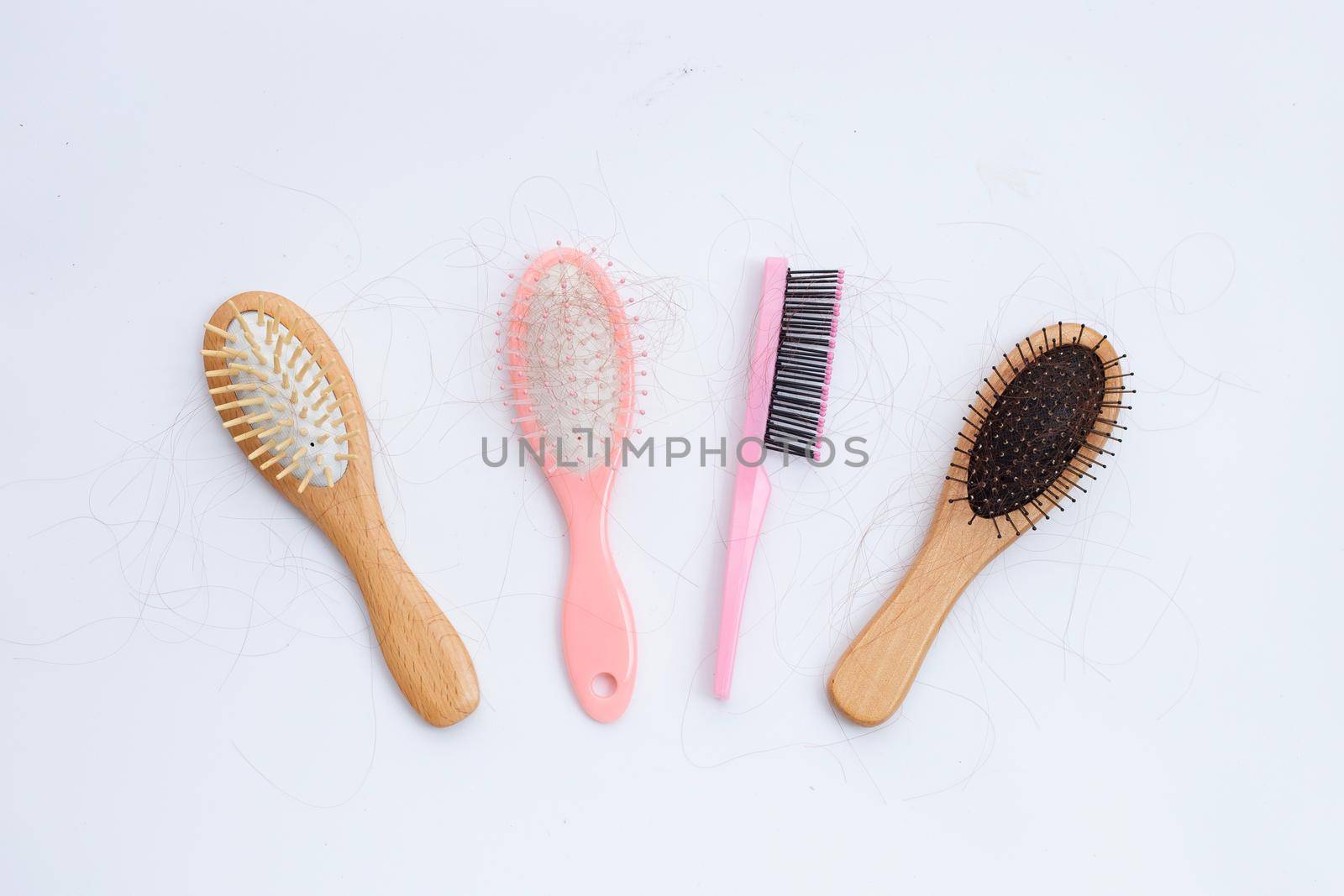 Hairs loss fall in combs