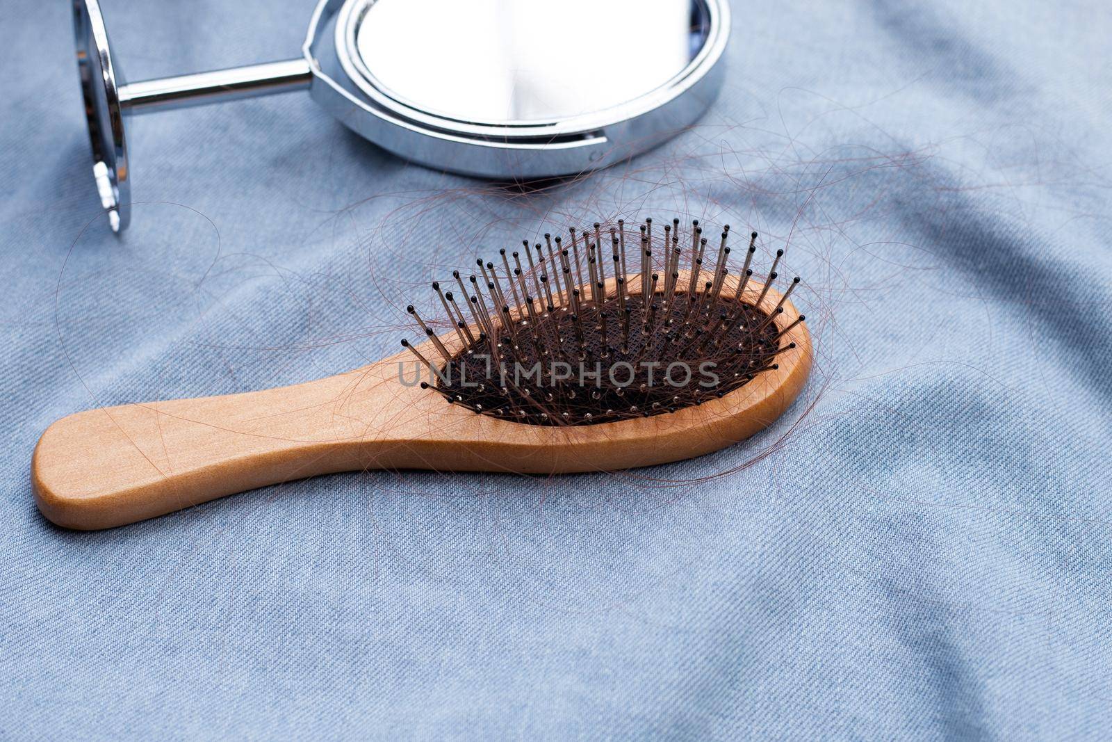 Hairs loss fall in comb