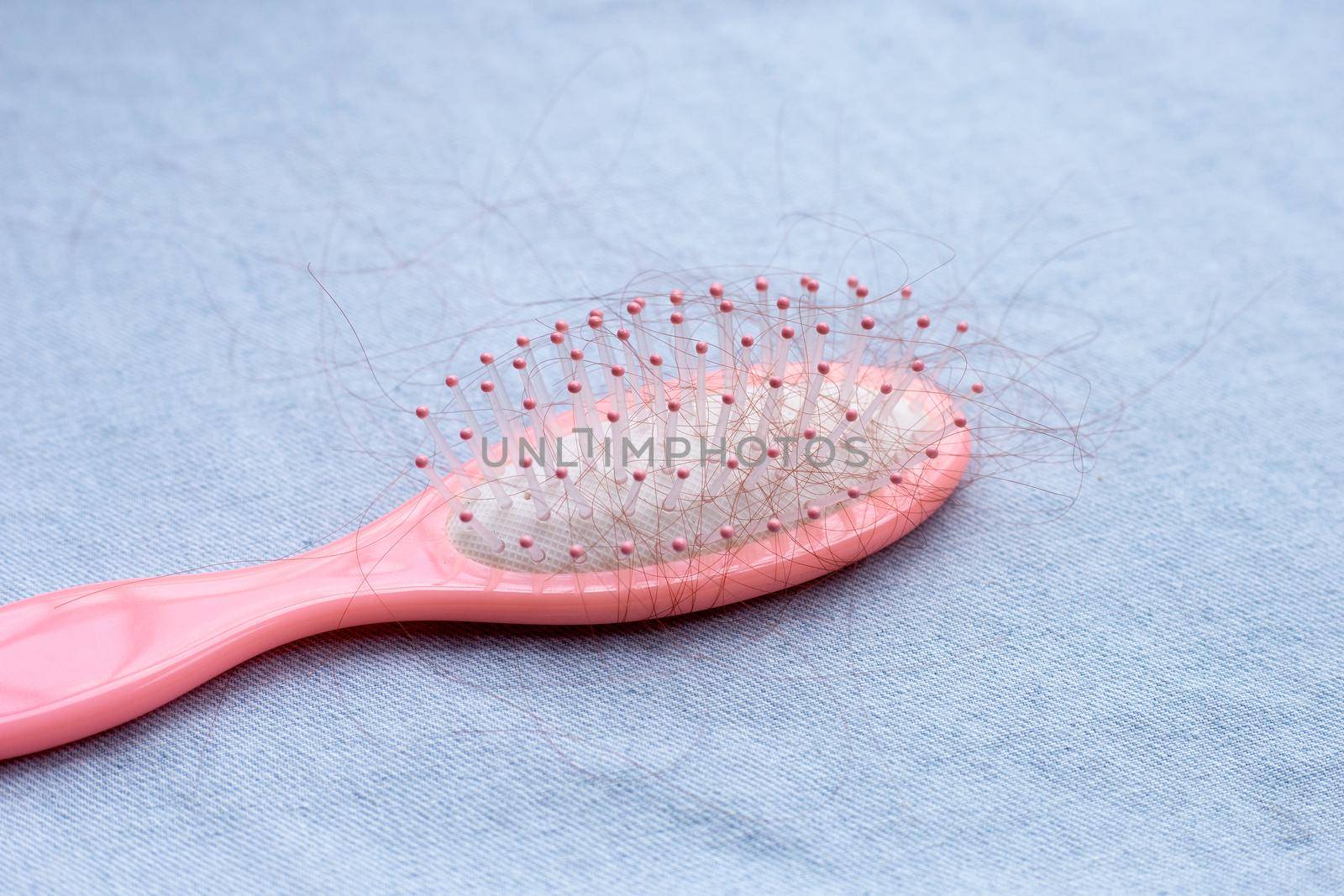 Hairs loss fall in comb