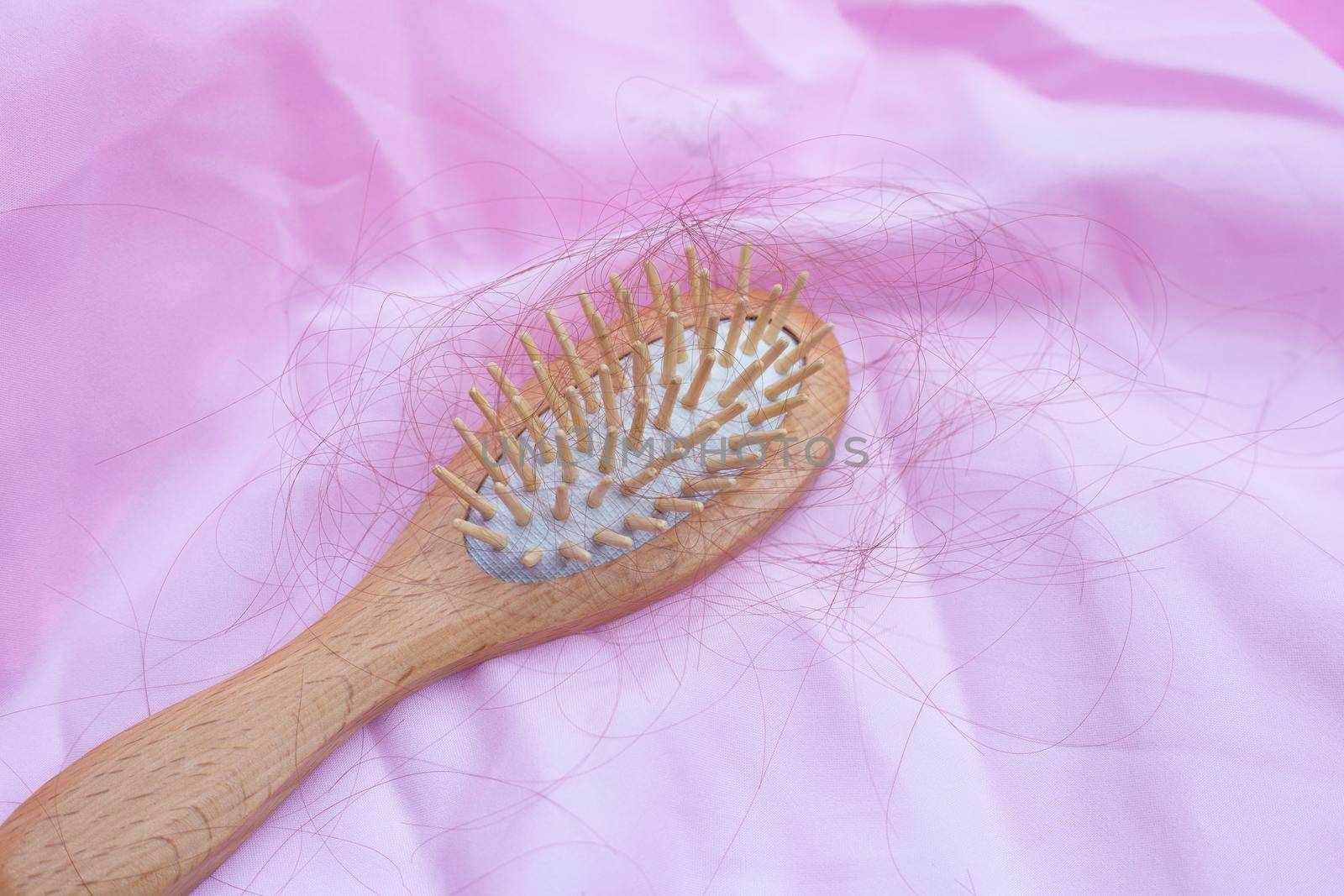 Hairs loss fall in comb