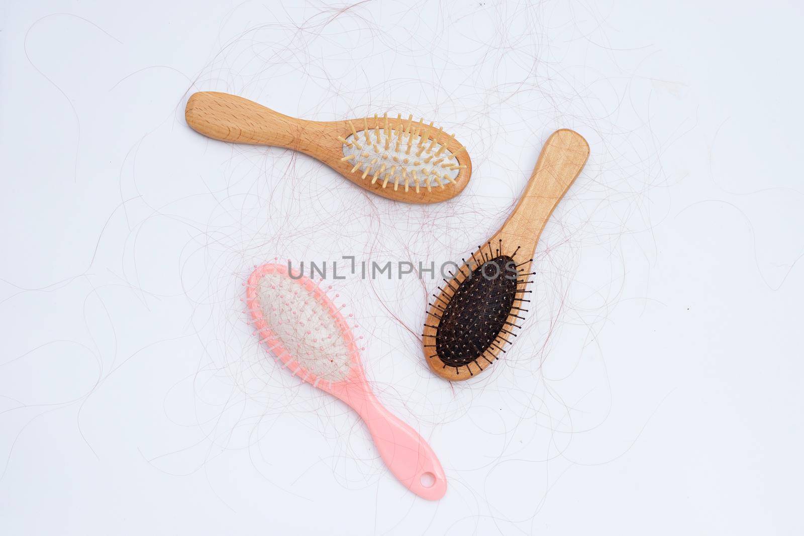 Hairs loss fall in combs