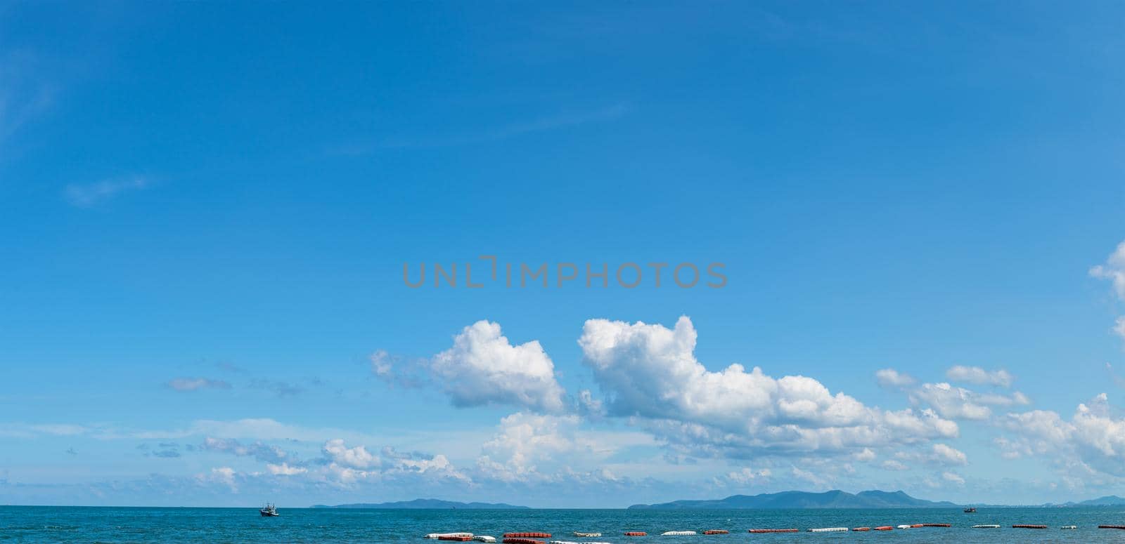 Panoramic beautiful seascape with blue sky and cloud on a sunny day