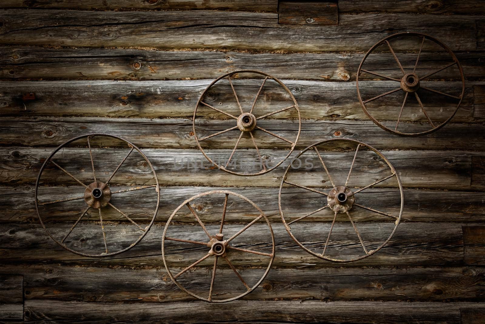 Old metal wheels on a wall by SNR