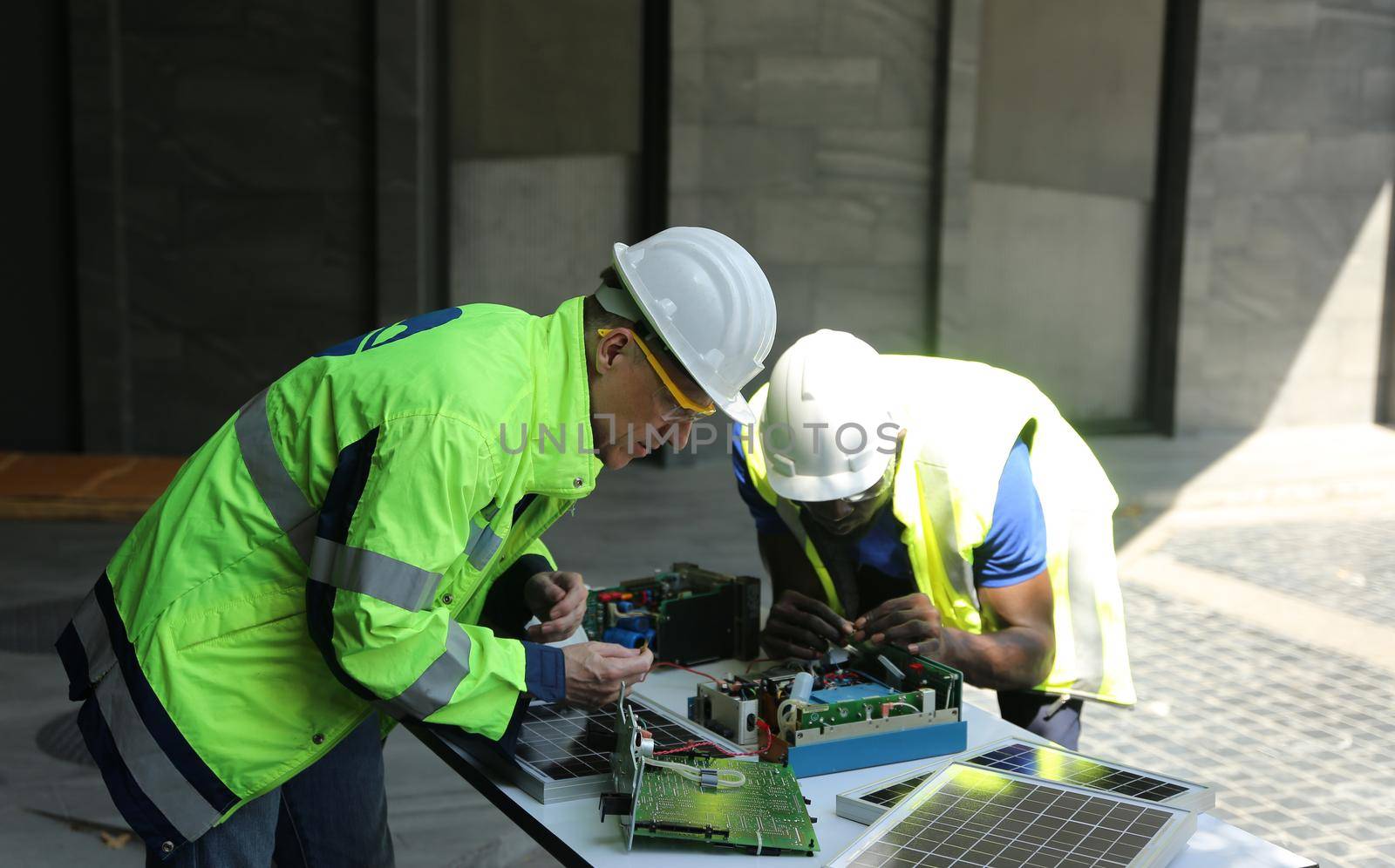 maintenance engineer, Solar energy systems engineer perform analysis solar panels, Portrait of engineer man or worker, people, with solar panels or solar cells on the roof in farm. Power plant with green field, renewable energy source in American. Eco technology for electric power.