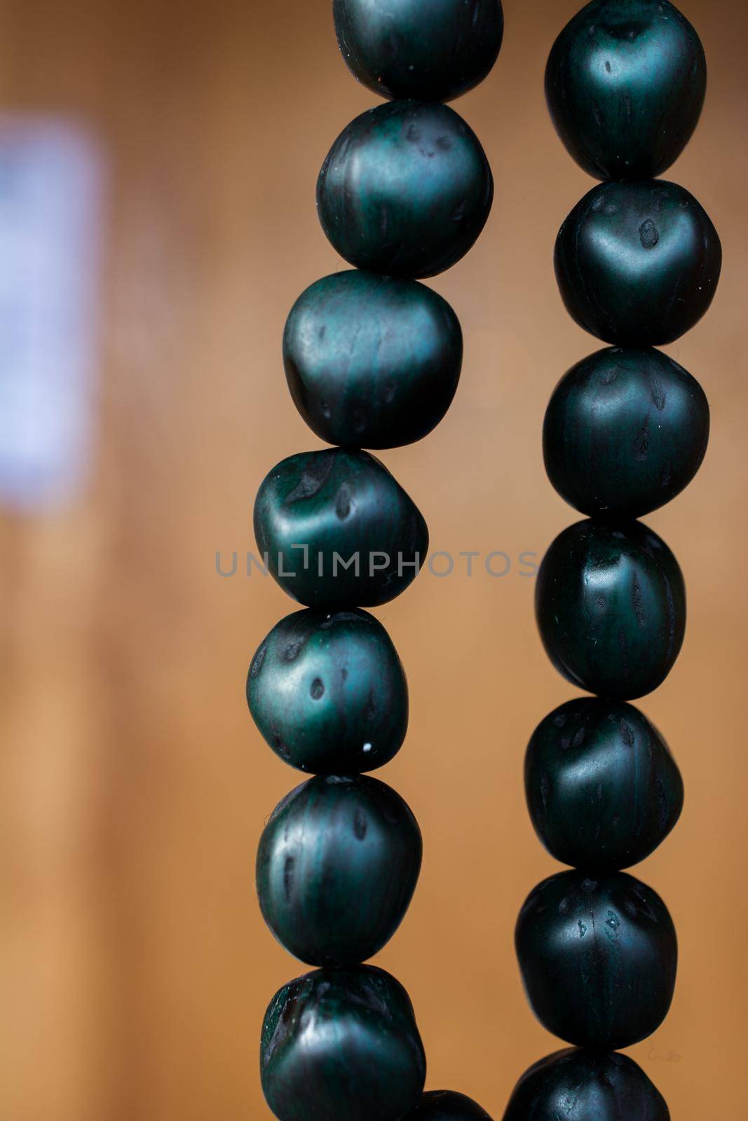  Beads of the same type and color by berkay