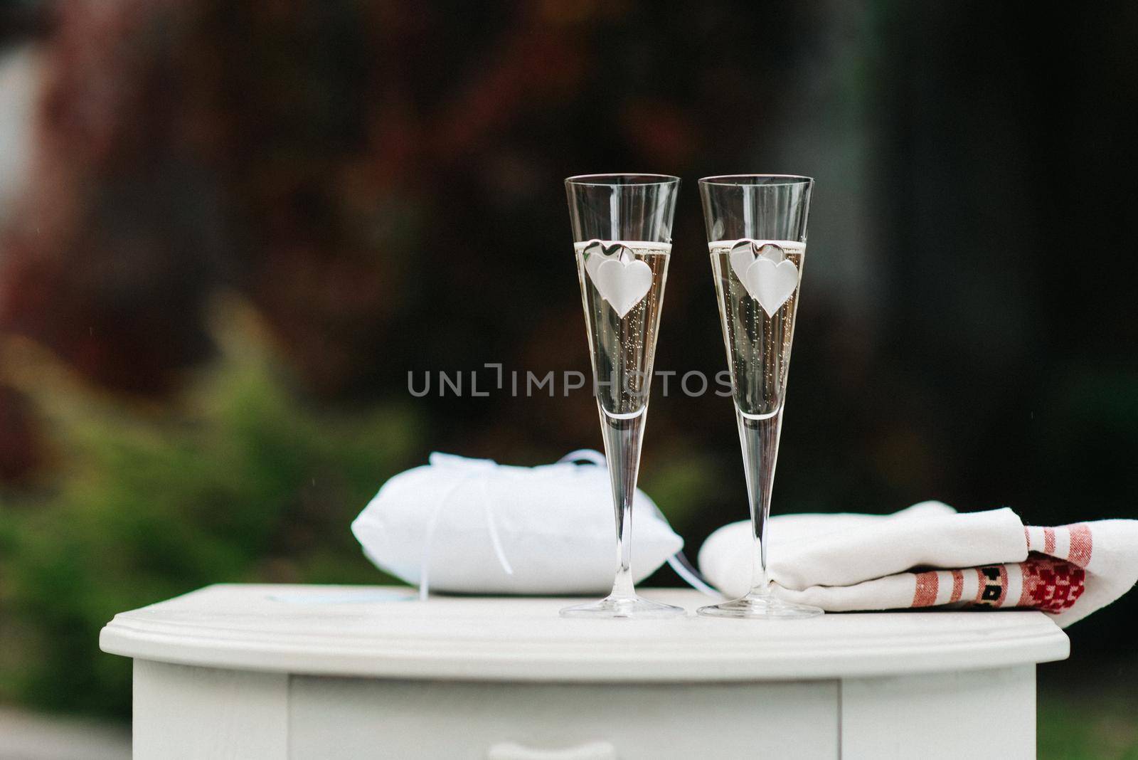 wedding glasses for wine and champagne by Andreua