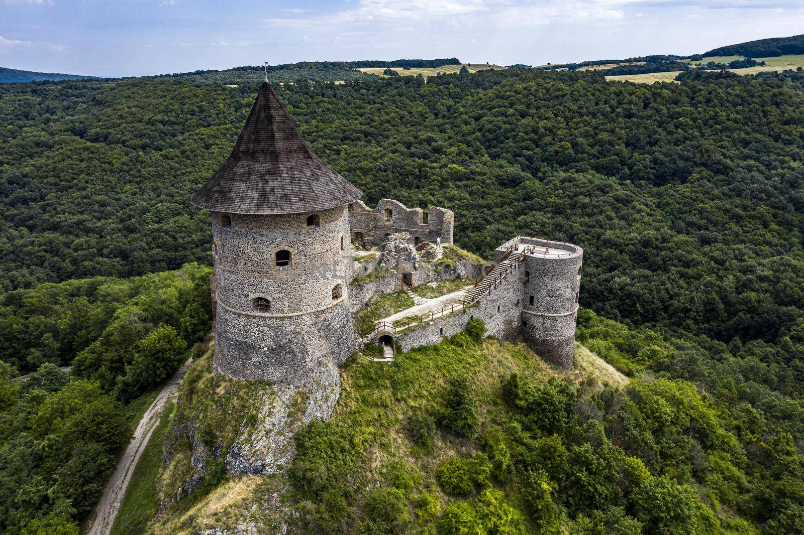 Somoska castle on Slovakian-Hungarian border by fyletto