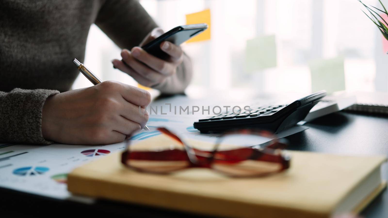 Business woman working in finance and accounting Analyze financial budget in the office.