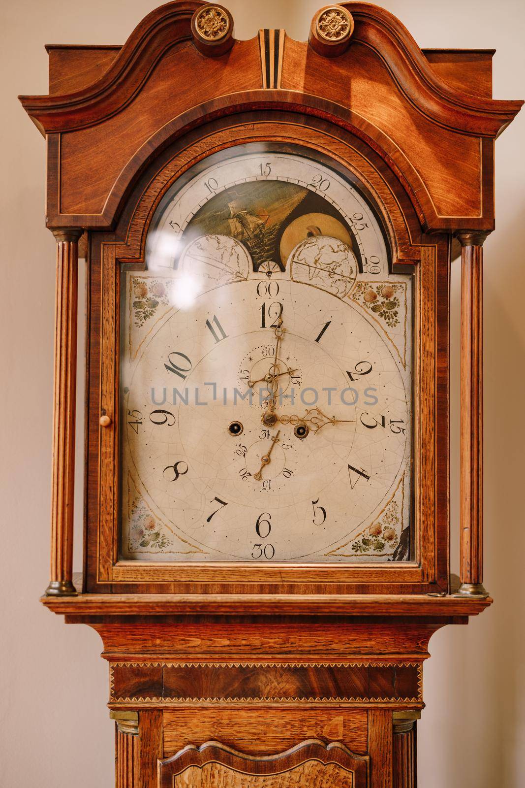 Ancient floor mechanical clock. The watch closet is close-up.