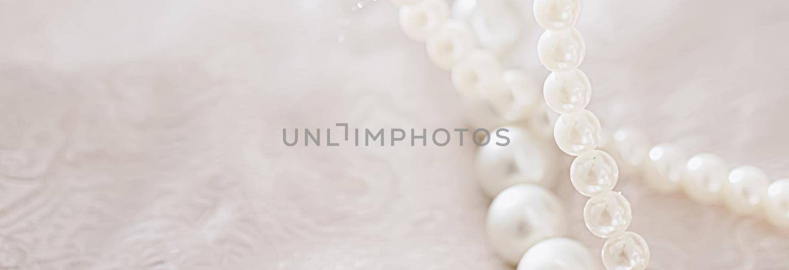 Pearl jewellery as luxury gift by Anneleven
