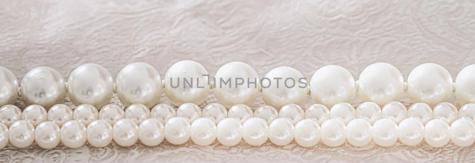 Pearl jewellery as luxury gift by Anneleven