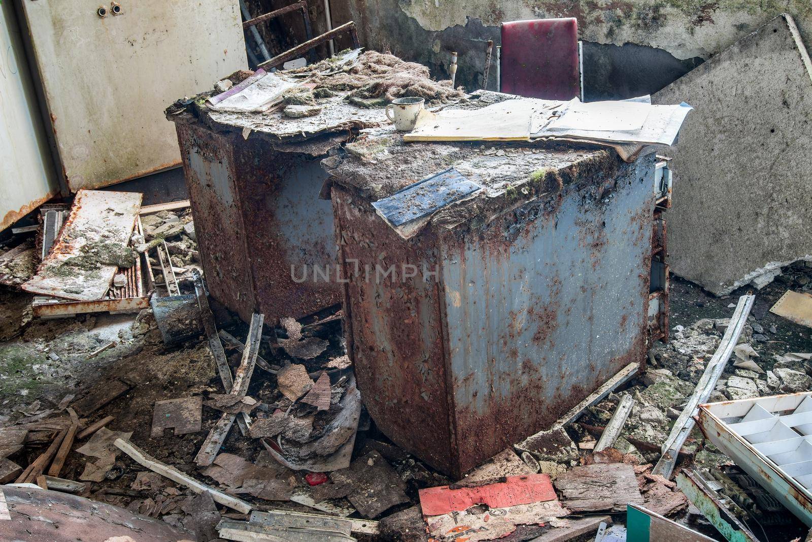 Abandoned office in a former ore mine by Mibuch