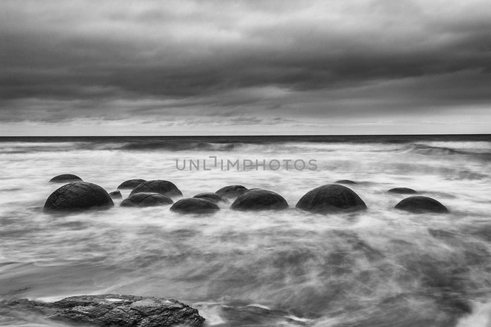 Moeraki boulders in New Zealand by fyletto