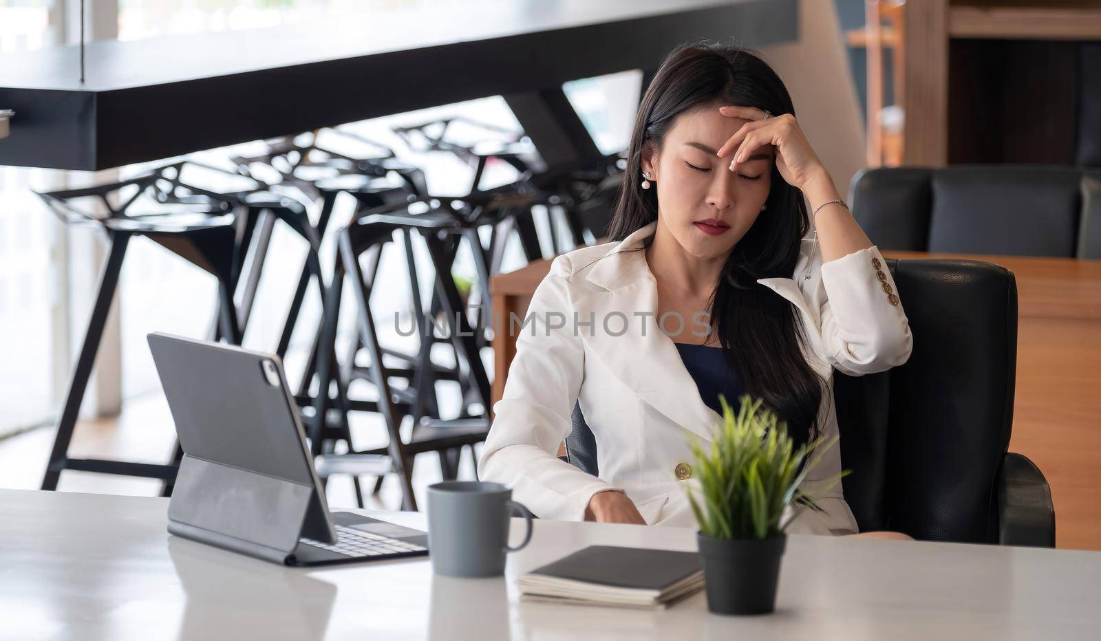 Businesswoman get stressed and headache while having a problem