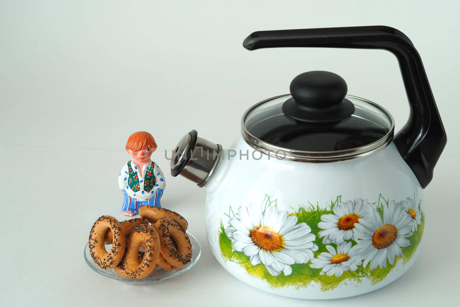 Kettle enamelled with whistle, white by Olga26