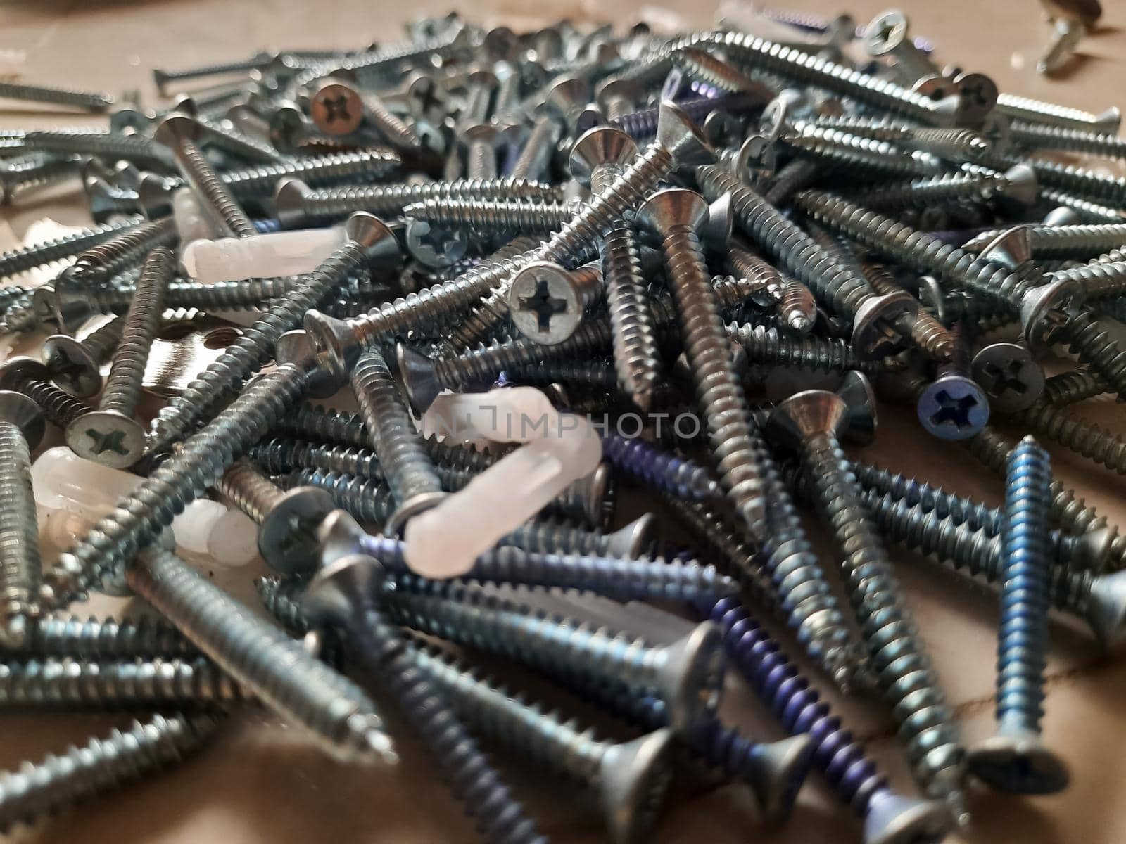 Screw hooks and fasteners made of stainless steel. by tabishere