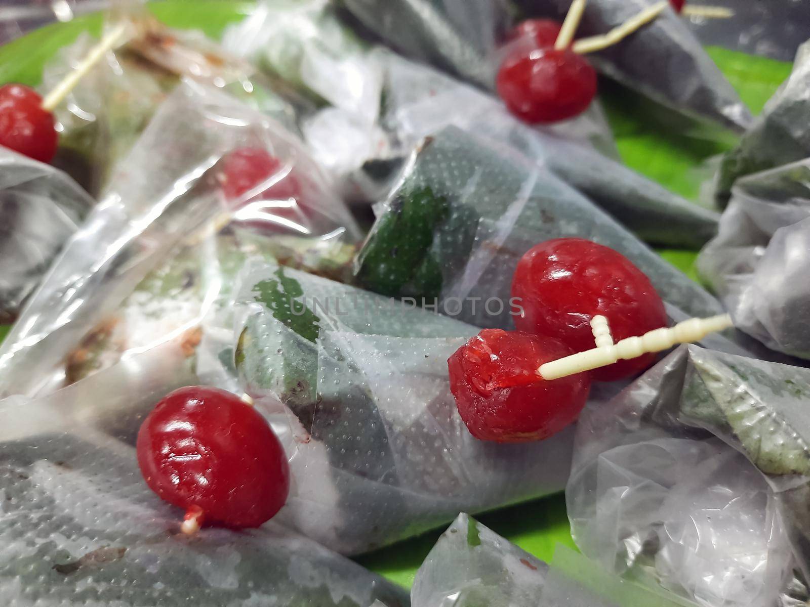 sweet paan wrapped in betel leaf, often used as an after dinner digestive. by tabishere