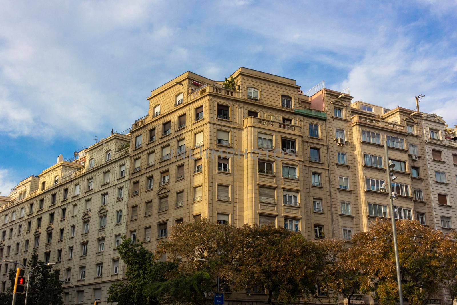 building in one of the streets of barcelona by loopneo