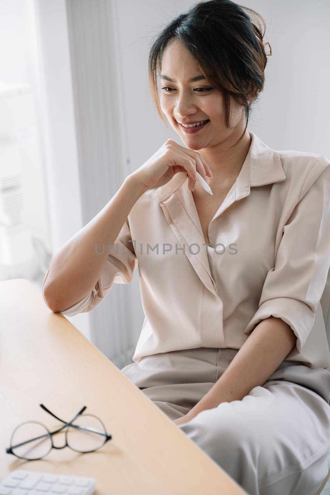 Portrait Young asian businesswoman at her office