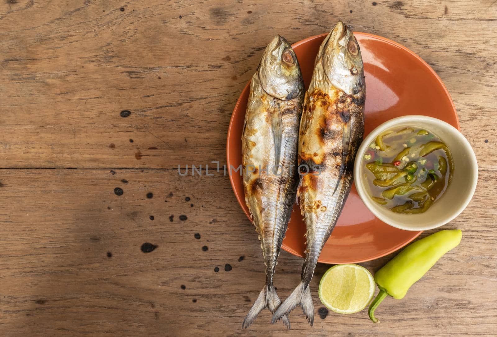 Grilled fish in plate by suththisumdeang